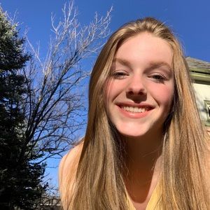 Meet your Posher, Chloe